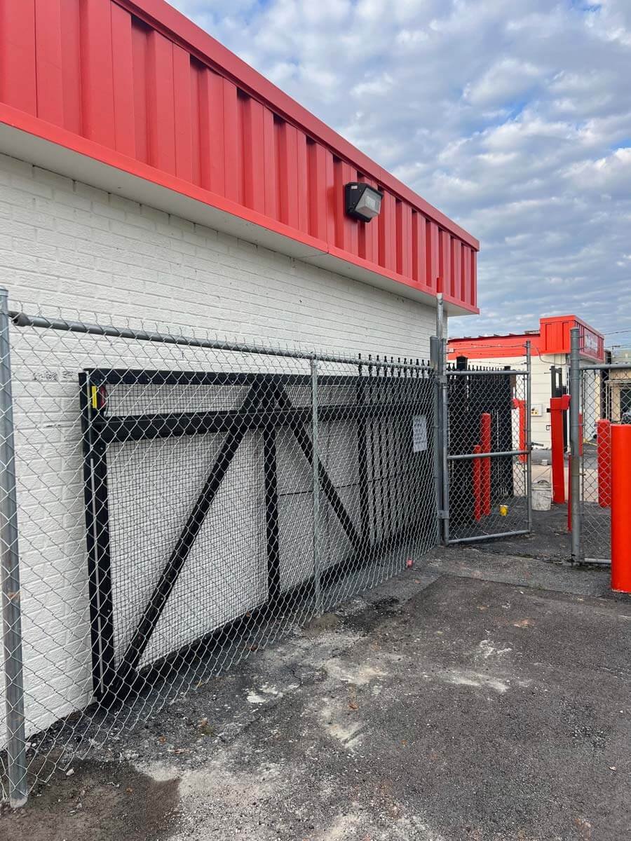 https://tonysfencingandiron.com/wp-content/uploads/2024/11/chain-link-img.jpg