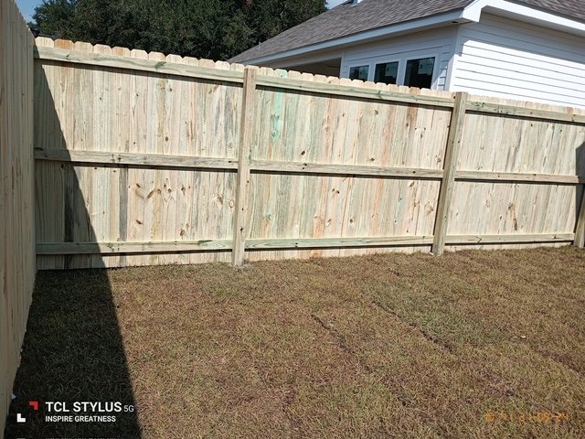 https://tonysfencingandiron.com/wp-content/uploads/2024/11/pine-fence1.jpg