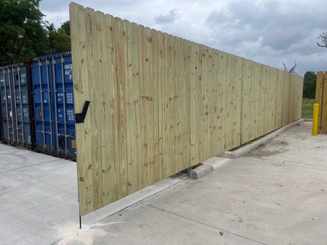 https://tonysfencingandiron.com/wp-content/uploads/2024/11/pine-fence8.jpg