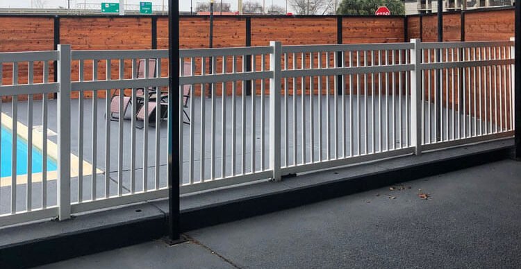 https://tonysfencingandiron.com/wp-content/uploads/2024/12/aluminum_fence-07-e1780443585550.jpg