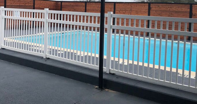 https://tonysfencingandiron.com/wp-content/uploads/2024/12/aluminum_fence-08-e1780435229430.jpg